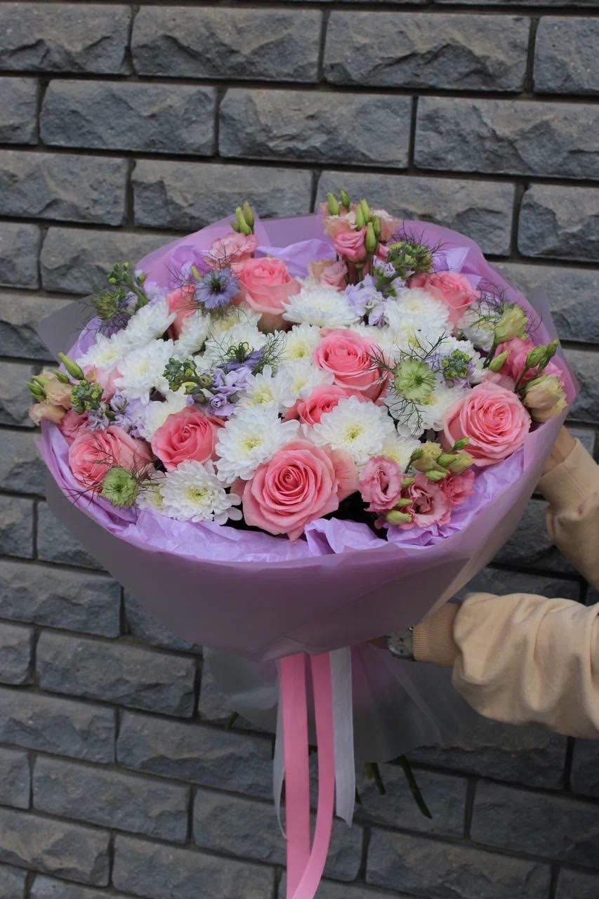 Большой круглый букет из роз и хризантем от El'Flors